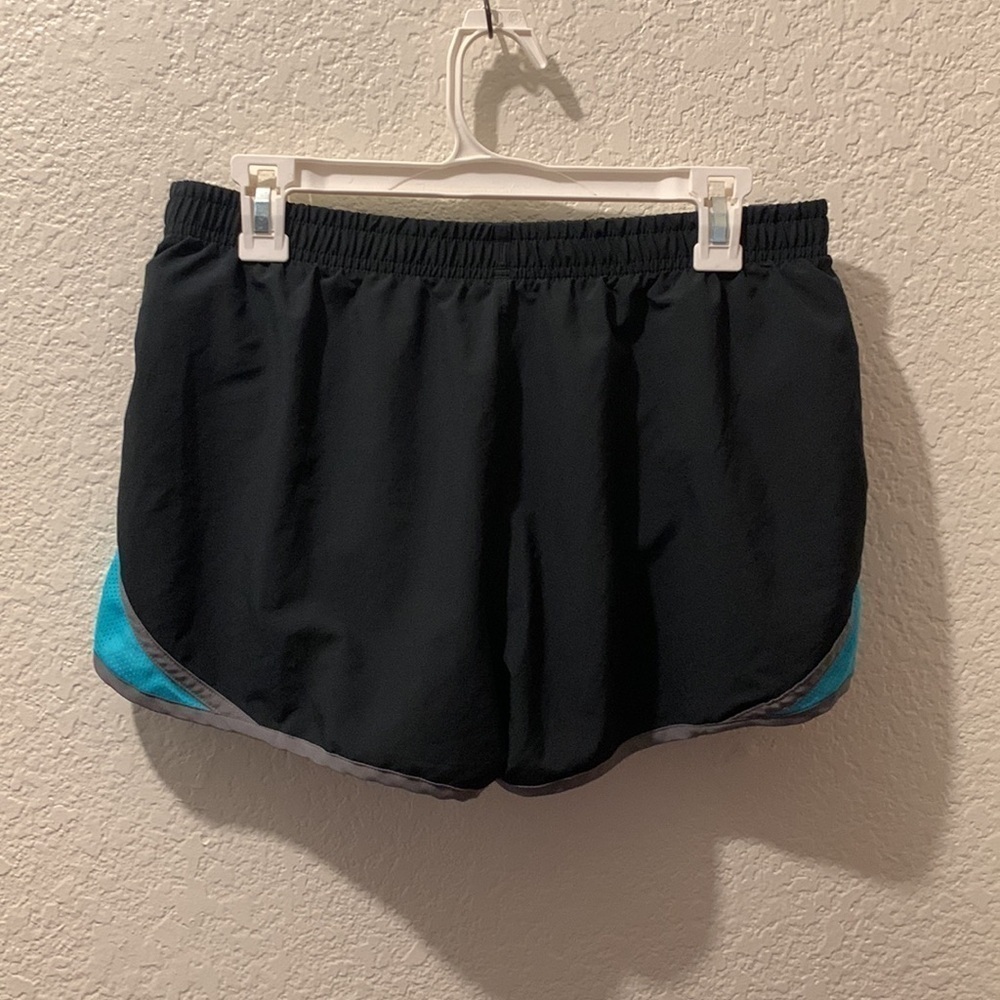 Under Armour Heatgear workout shorts medium - Picture 7 of 8